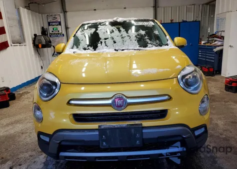2016 Fiat 500X Trekking Plus z USA, uszkodzony, nr VIN ZFBCFYET6GP341694